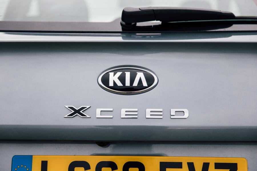 Логотип Kia XCeed 1.0 T-GDi 2019 года  (UK) (фото 61 из 91)